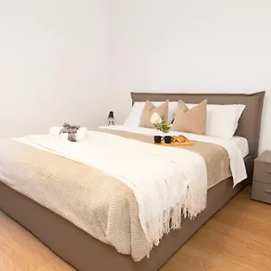 Ihost - Simonetta 7 , Milan Italie